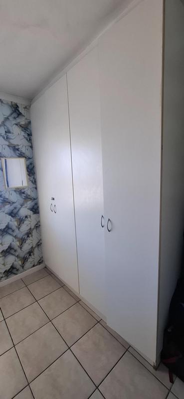 2 Bedroom Property for Sale in Goodwood Central Western Cape